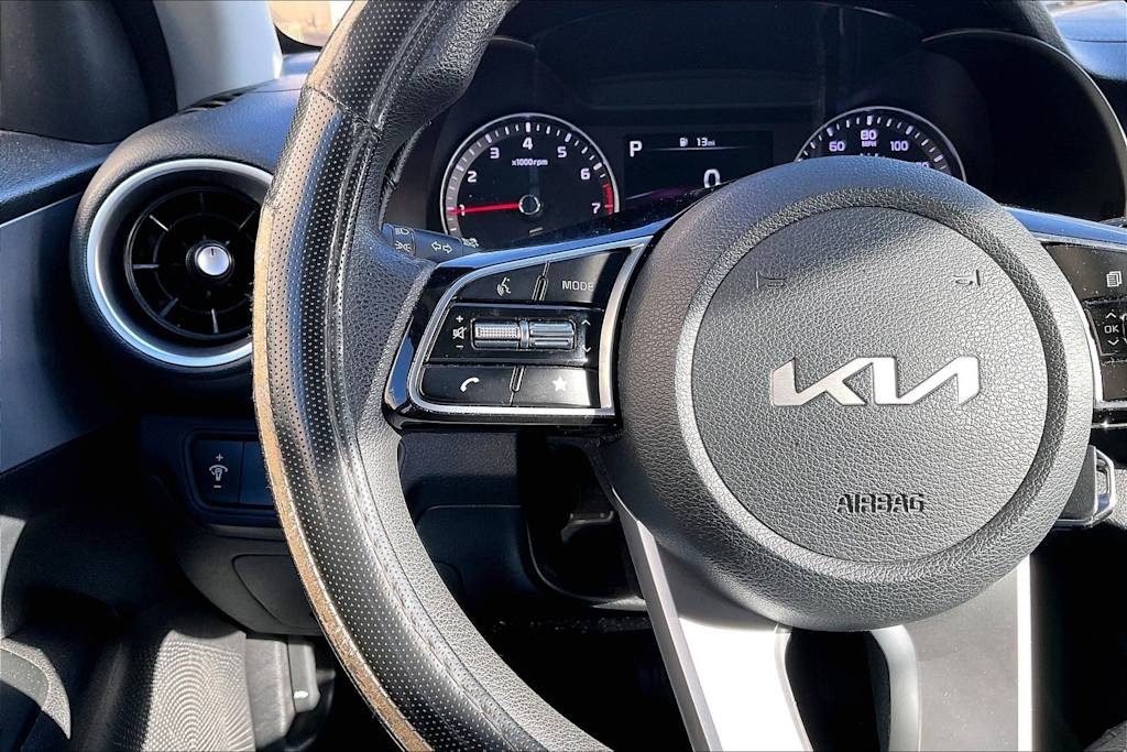 Thumbnail: 2022 Kia Forte - 25