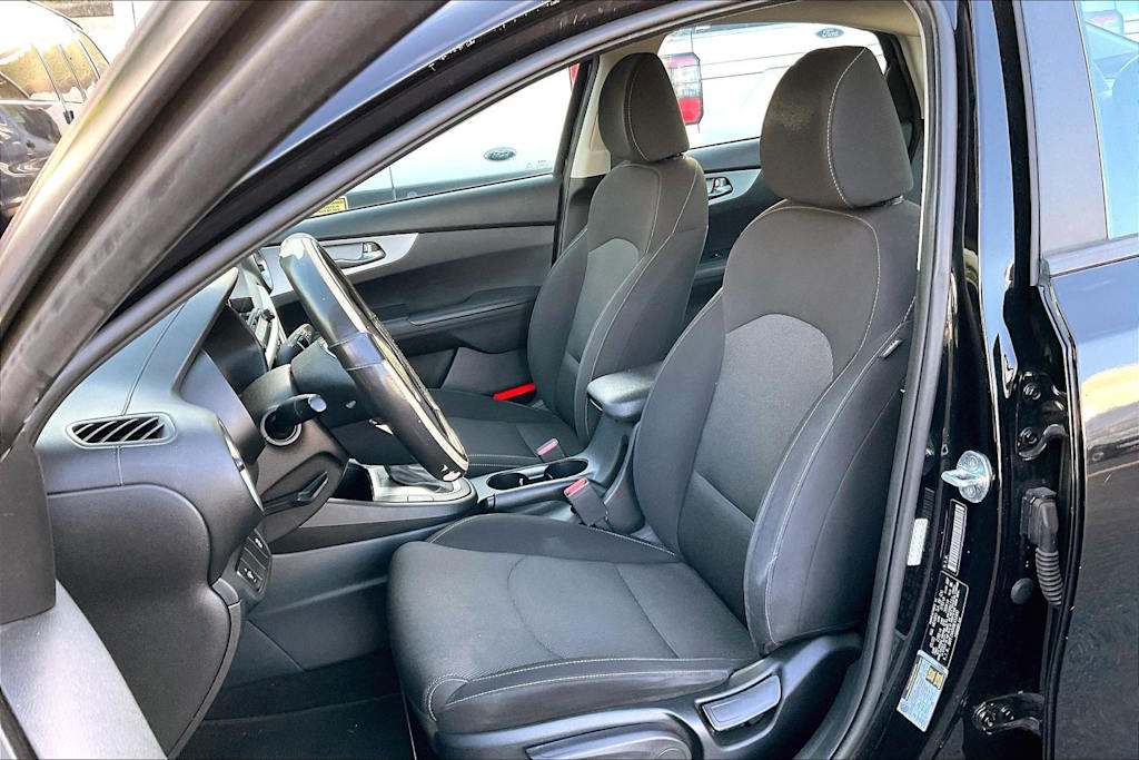 Thumbnail: 2022 Kia Forte - 11