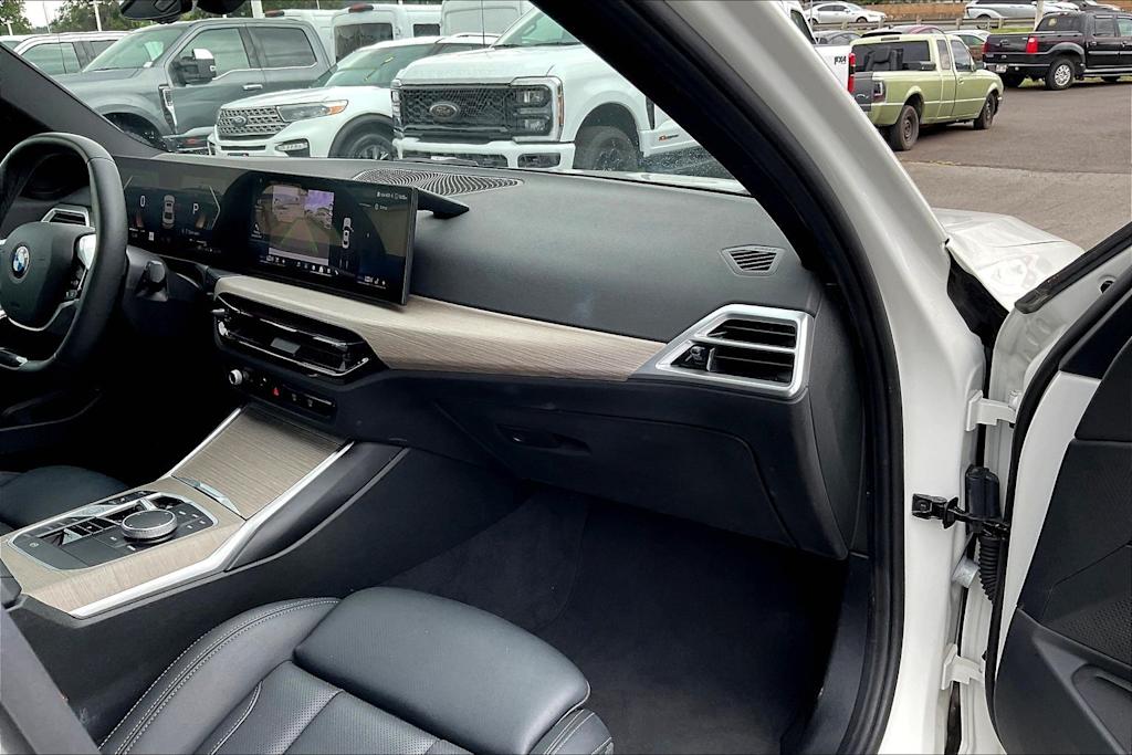 Thumbnail: 2025 BMW 3 Series - 23