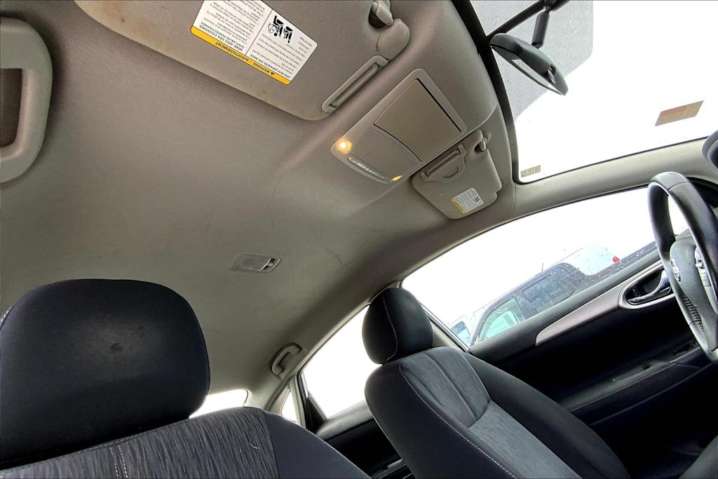 Thumbnail: 2015 Nissan Sentra - 30