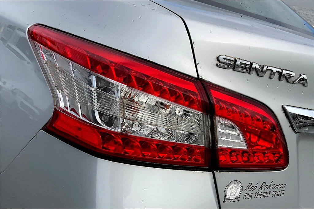 Thumbnail: 2015 Nissan Sentra - 32