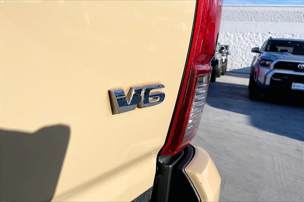 Thumbnail: 2019 Toyota Tacoma - 21