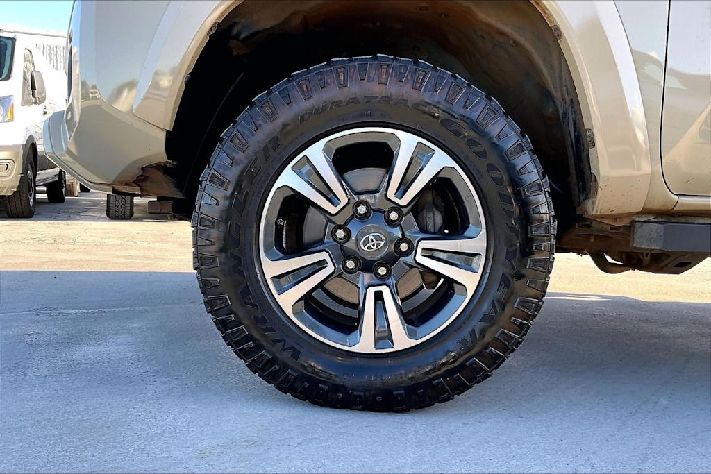 Thumbnail: 2019 Toyota Tacoma - 8