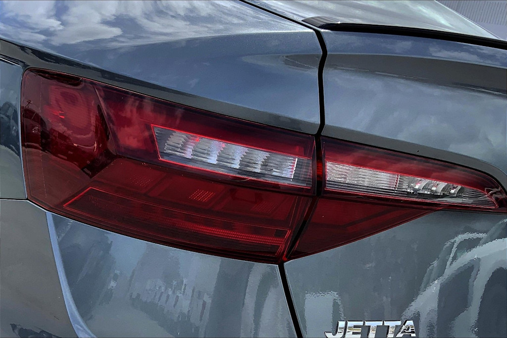 Thumbnail: 2021 Volkswagen Jetta - 32