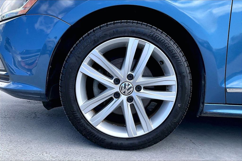 Thumbnail: 2017 Volkswagen Jetta - 8
