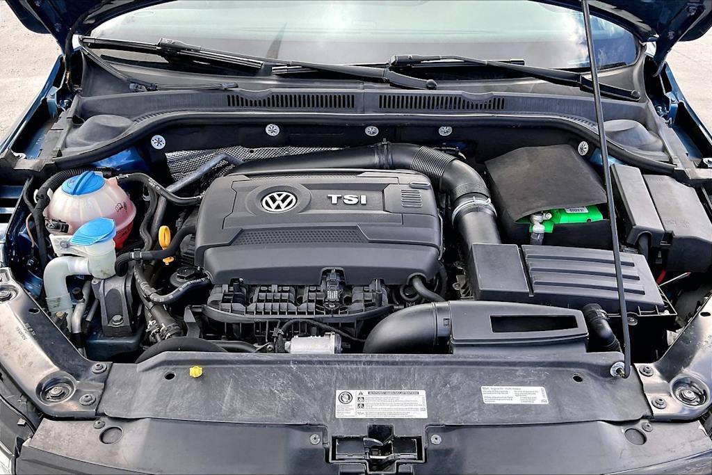 Thumbnail: 2017 Volkswagen Jetta - 9