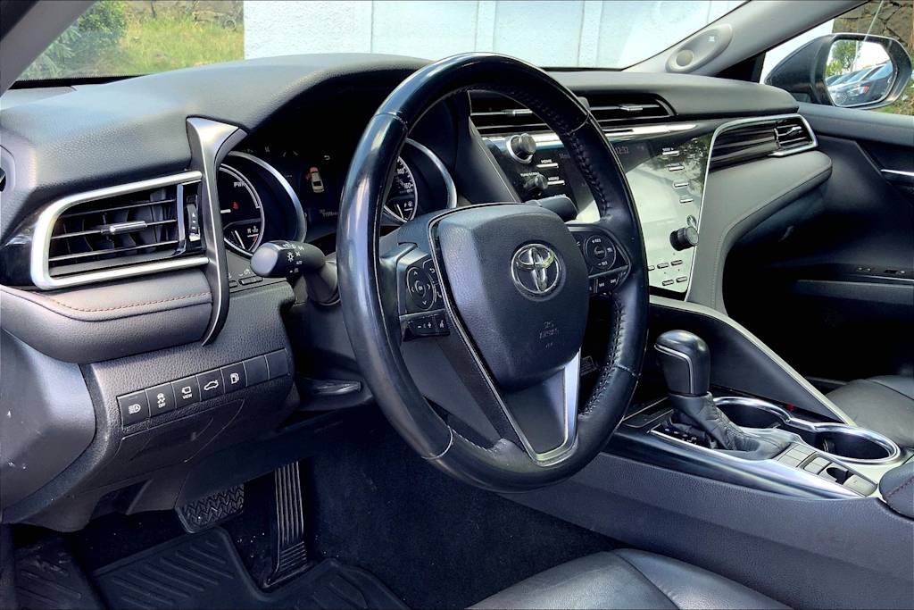 2018 Toyota Camry XLE 2