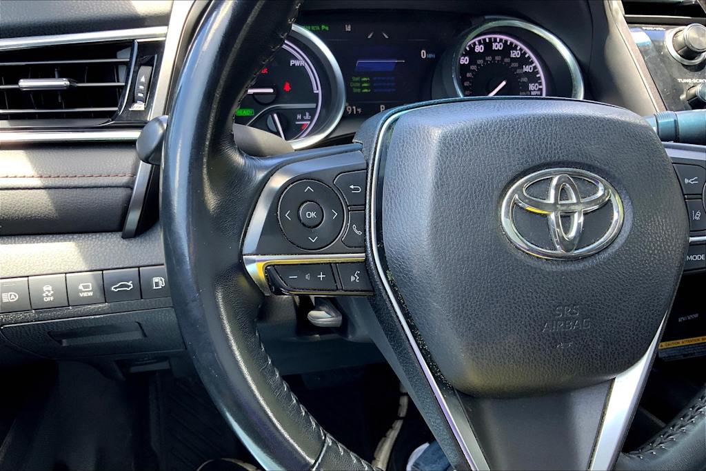 2018 Toyota Camry XLE 24