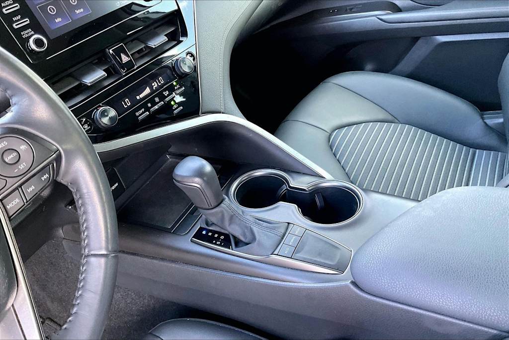 Thumbnail: 2022 Toyota Camry - 17
