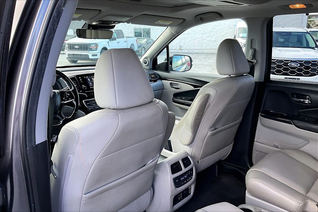 Thumbnail: 2019 Honda Pilot - 12