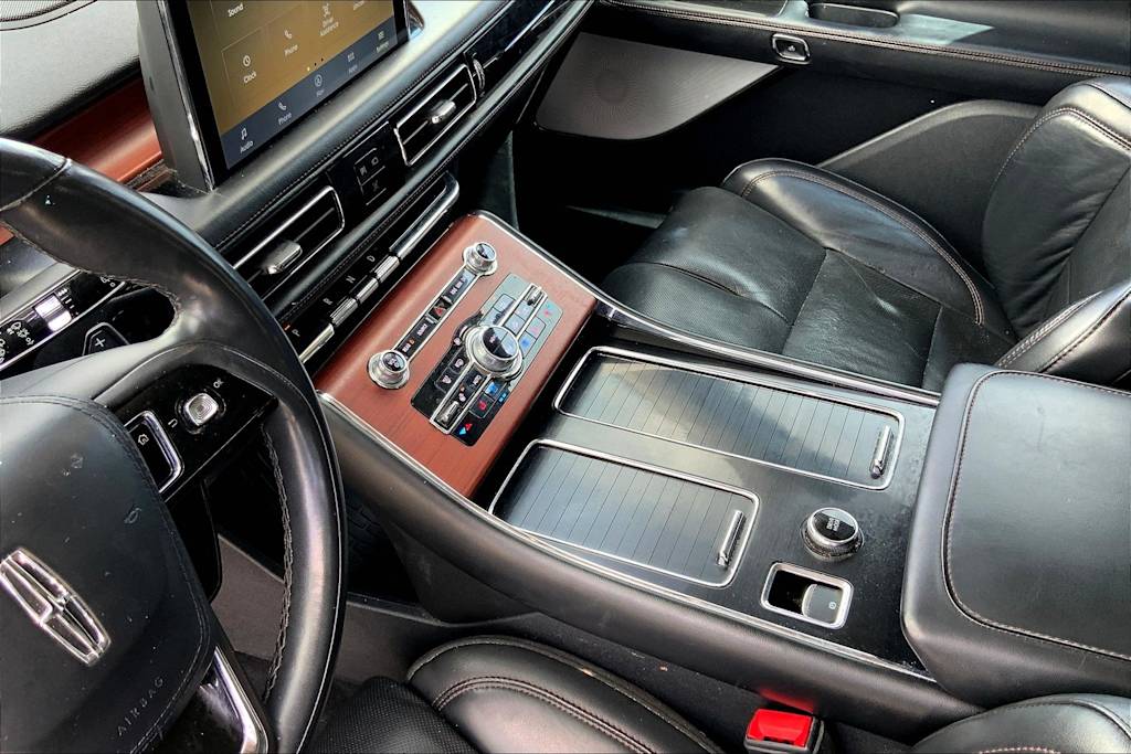 Thumbnail: 2022 Lincoln Aviator - 17