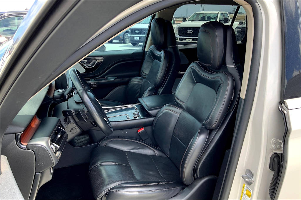 Thumbnail: 2022 Lincoln Aviator - 11