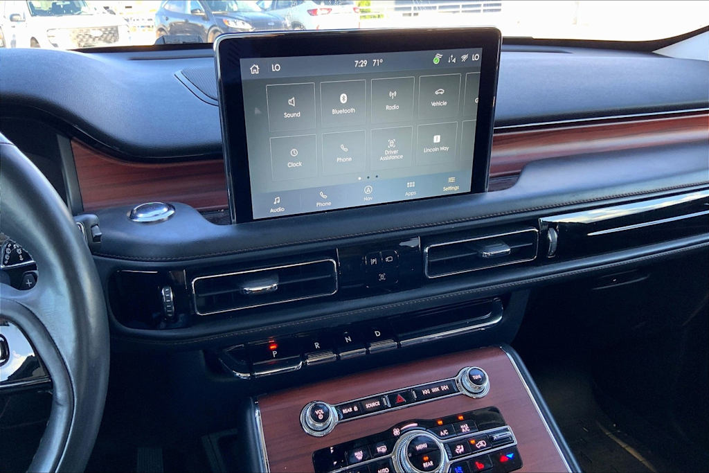 Thumbnail: 2022 Lincoln Aviator - 16