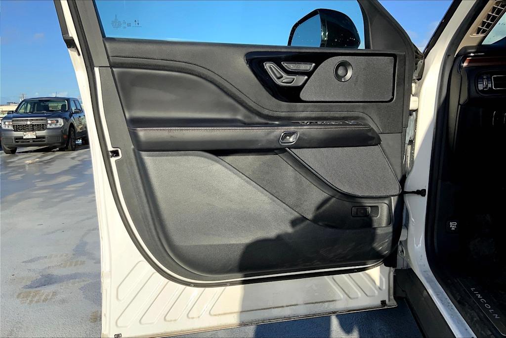Thumbnail: 2022 Lincoln Aviator - 27