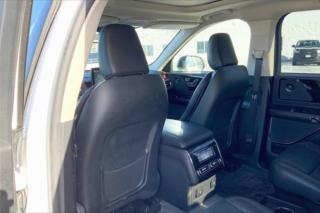 Thumbnail: 2022 Lincoln Aviator - 13