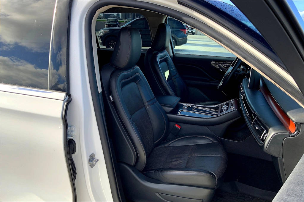 Thumbnail: 2022 Lincoln Aviator - 12