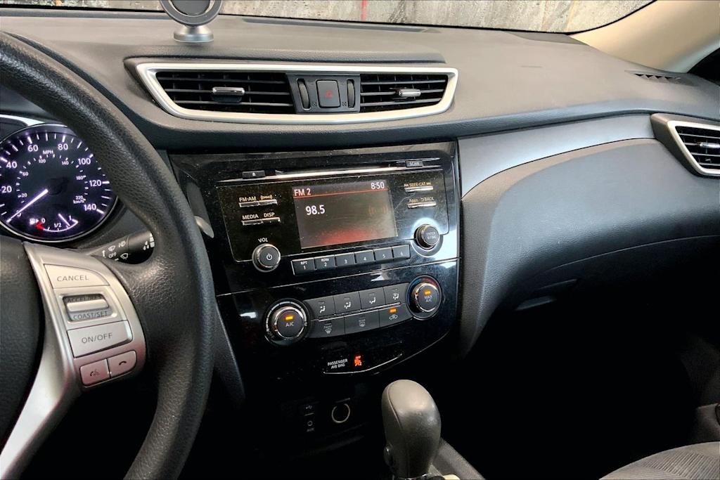 Thumbnail: 2016 Nissan Rogue - 16