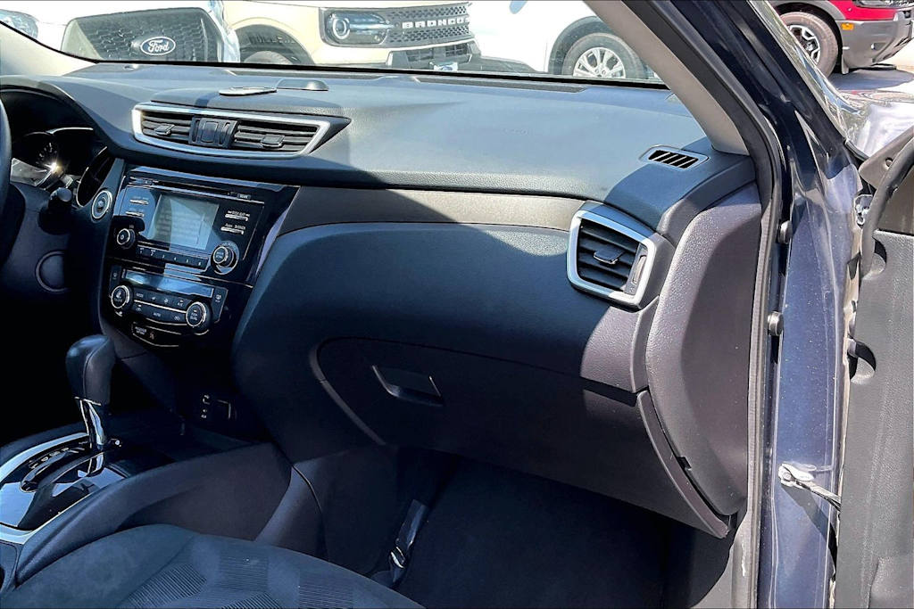 Thumbnail: 2016 Nissan Rogue - 23