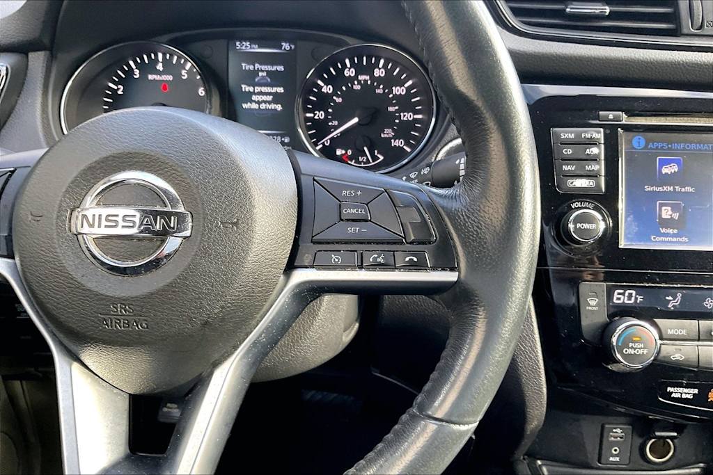 Thumbnail: 2017 Nissan Rogue - 25