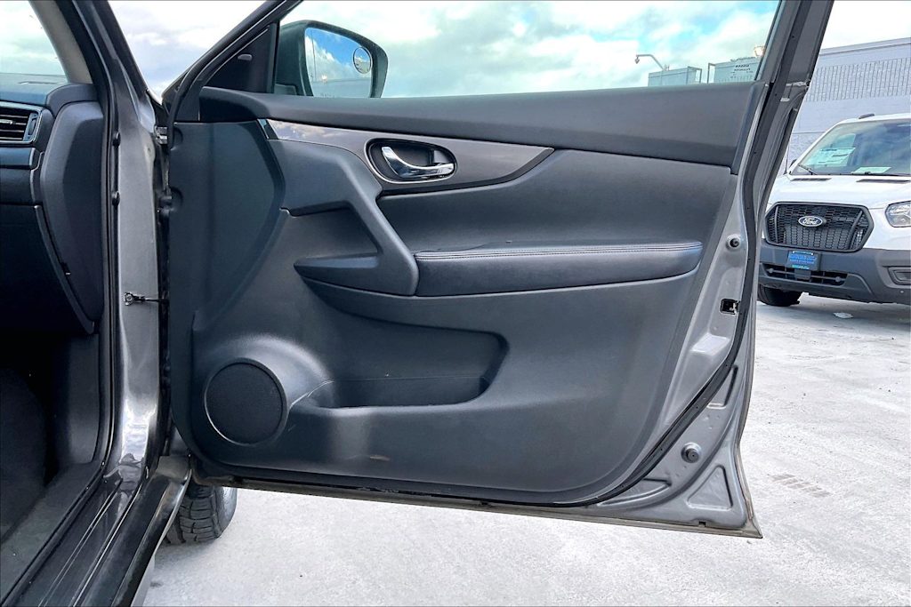 Thumbnail: 2017 Nissan Rogue - 28
