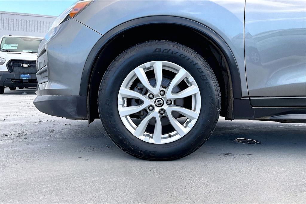 Thumbnail: 2017 Nissan Rogue - 8