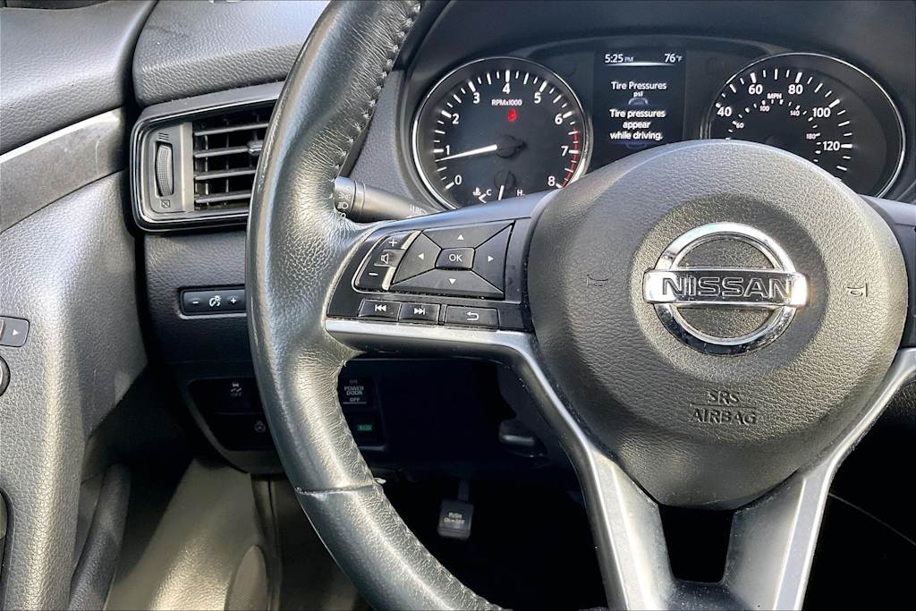 Thumbnail: 2017 Nissan Rogue - 24