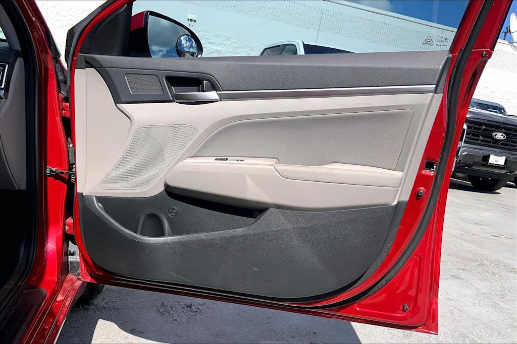 Thumbnail: 2017 Hyundai Elantra - 28