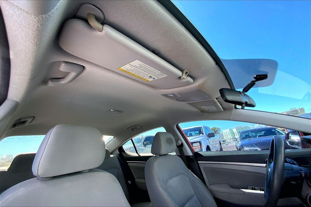 Thumbnail: 2017 Hyundai Elantra - 30