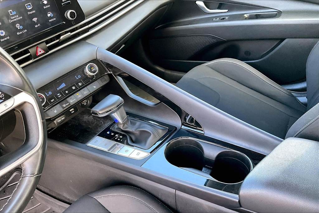 Thumbnail: 2022 Hyundai Elantra - 17