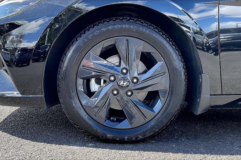 Thumbnail: 2022 Hyundai Elantra - 8