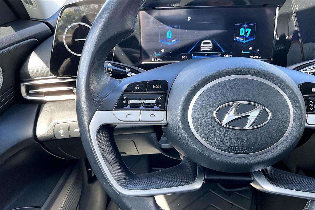 Thumbnail: 2022 Hyundai Elantra - 24