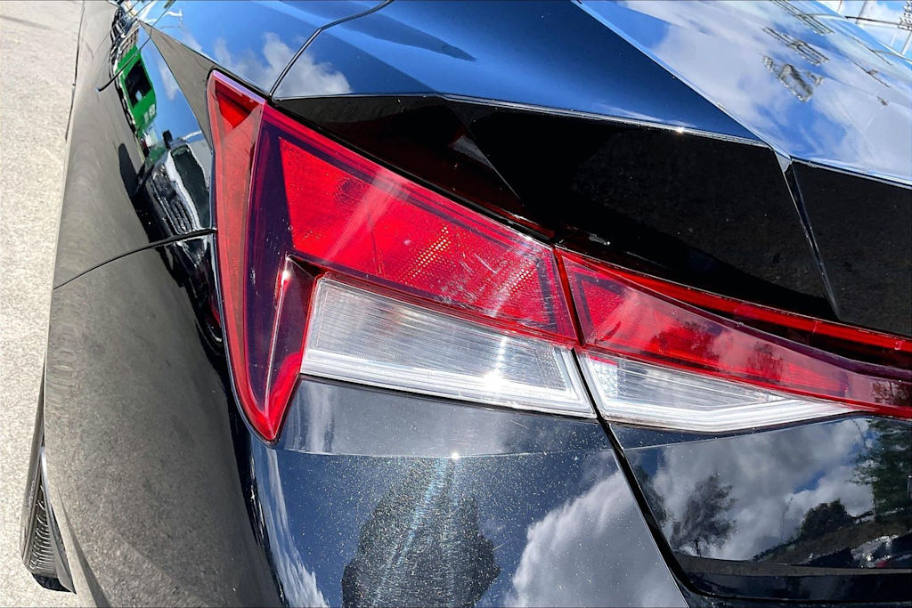 Thumbnail: 2022 Hyundai Elantra - 32