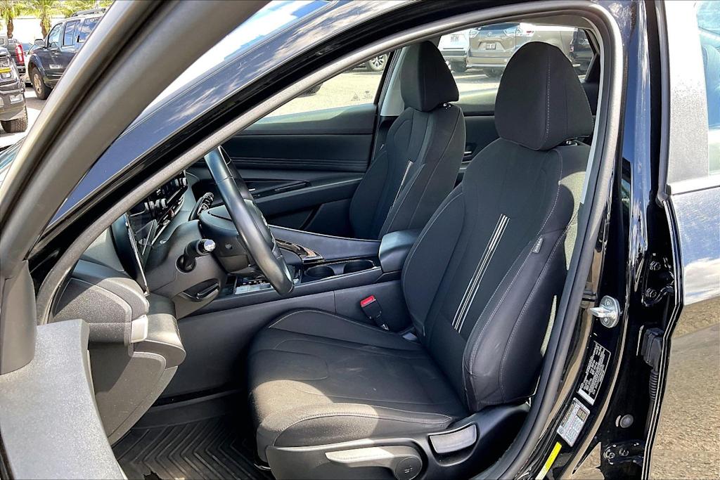 Thumbnail: 2022 Hyundai Elantra - 11
