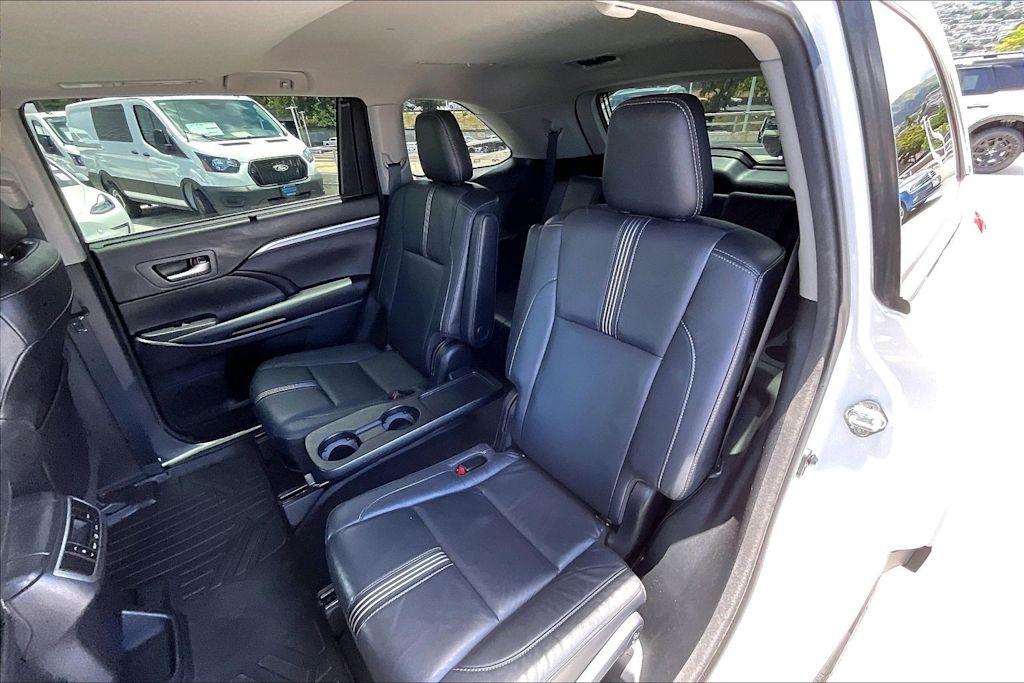 Thumbnail: 2017 Toyota Highlander - 29
