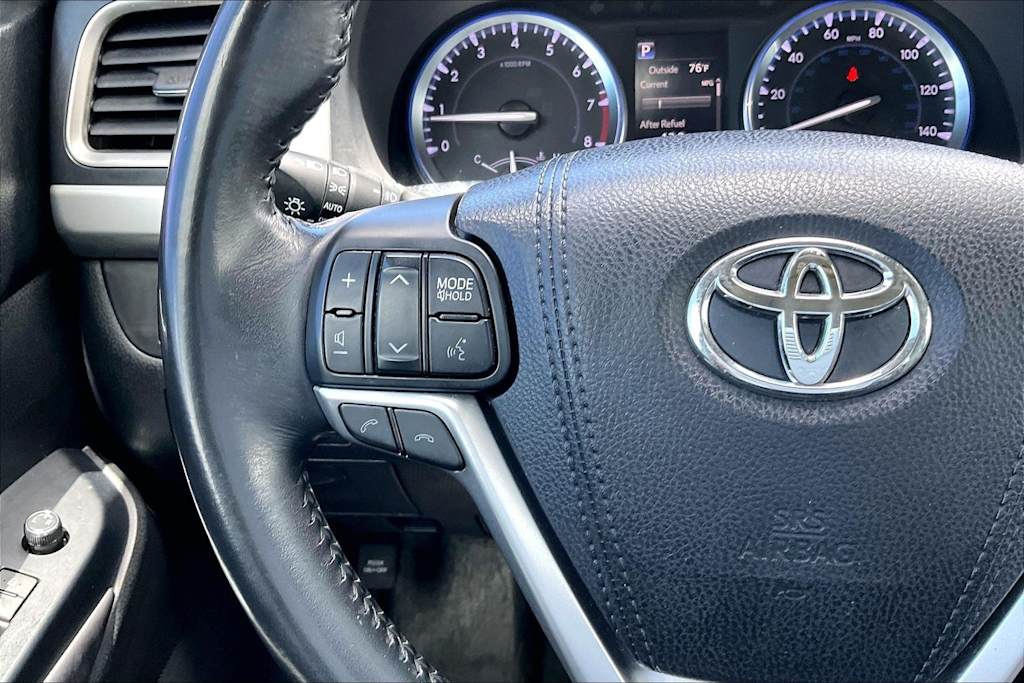 Thumbnail: 2017 Toyota Highlander - 24