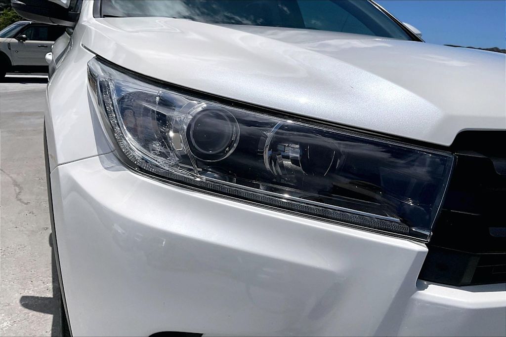 Thumbnail: 2017 Toyota Highlander - 31