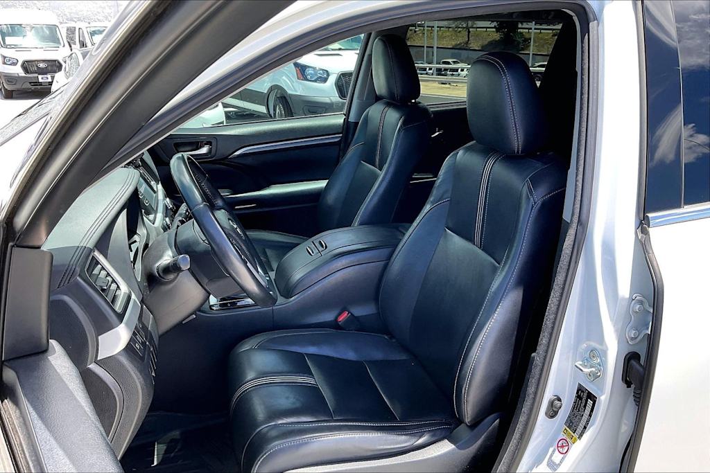 Thumbnail: 2017 Toyota Highlander - 11