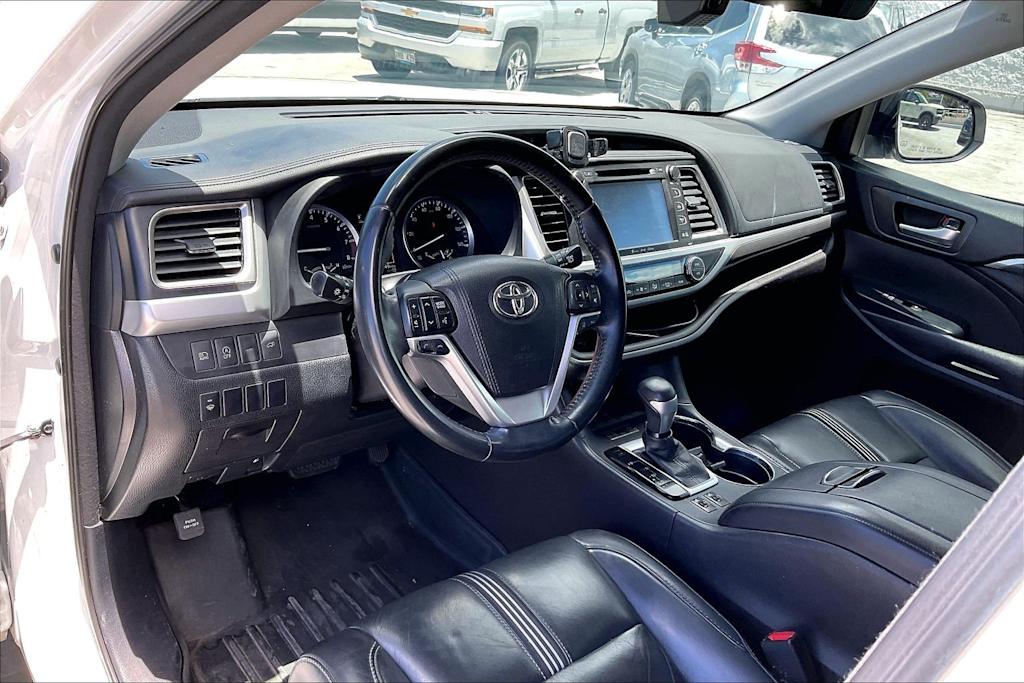 Thumbnail: 2017 Toyota Highlander - 2