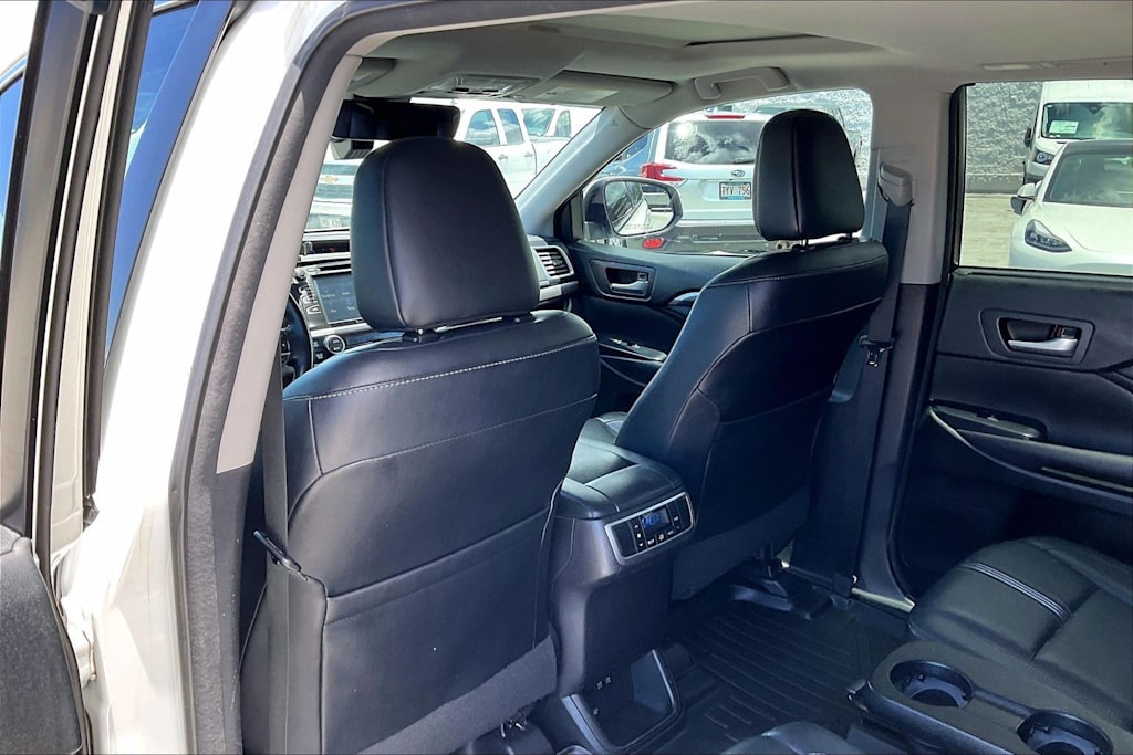 Thumbnail: 2017 Toyota Highlander - 12