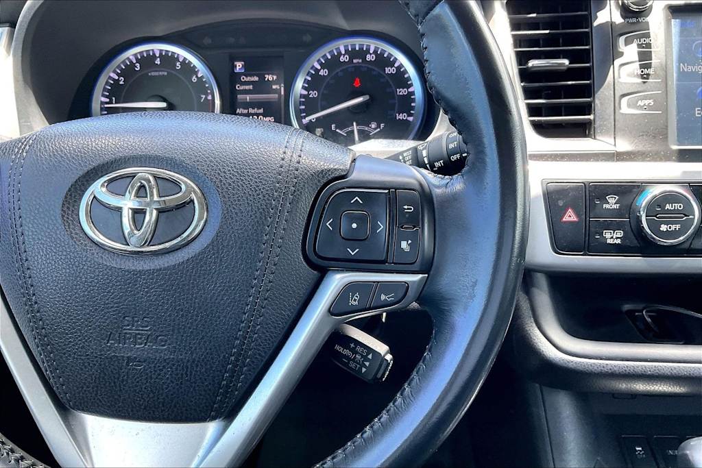 Thumbnail: 2017 Toyota Highlander - 25