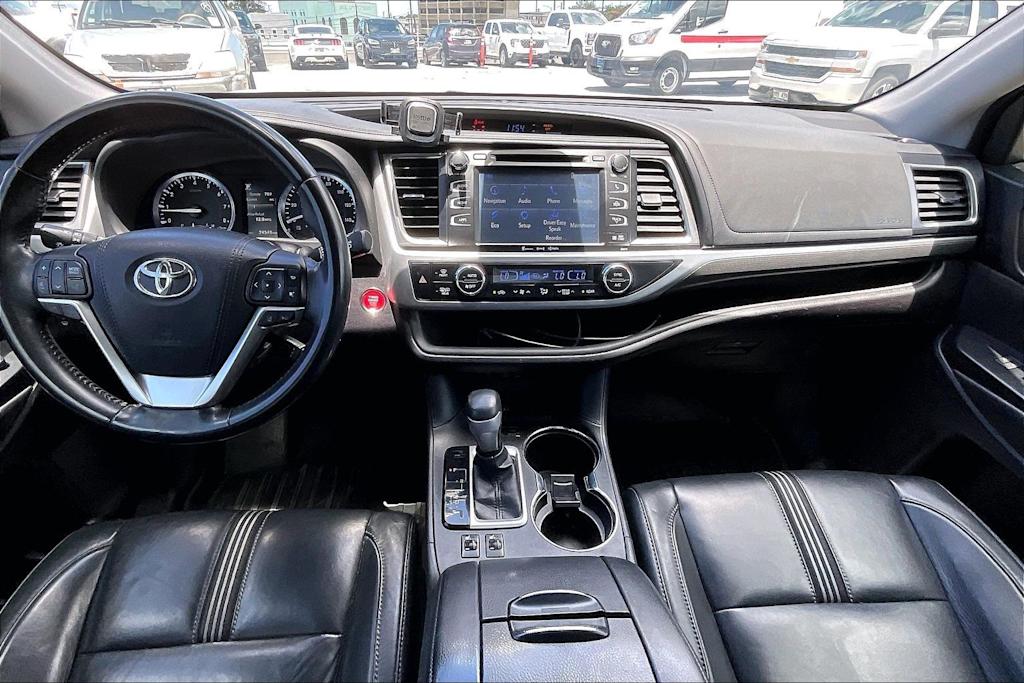 Thumbnail: 2017 Toyota Highlander - 10