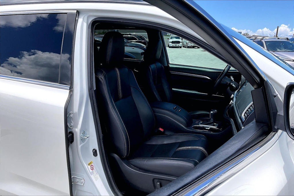 Thumbnail: 2017 Toyota Highlander - 21