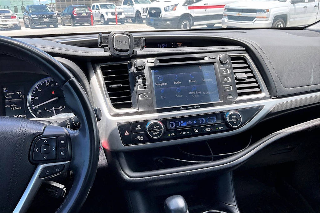 Thumbnail: 2017 Toyota Highlander - 15