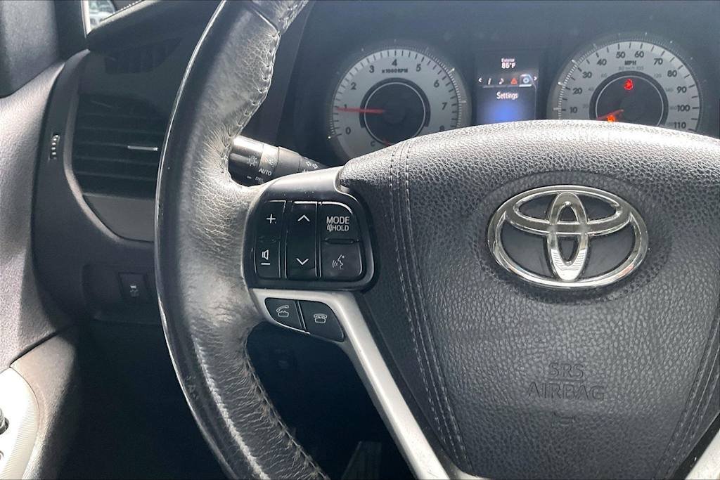 Thumbnail: 2016 Toyota Sienna - 24