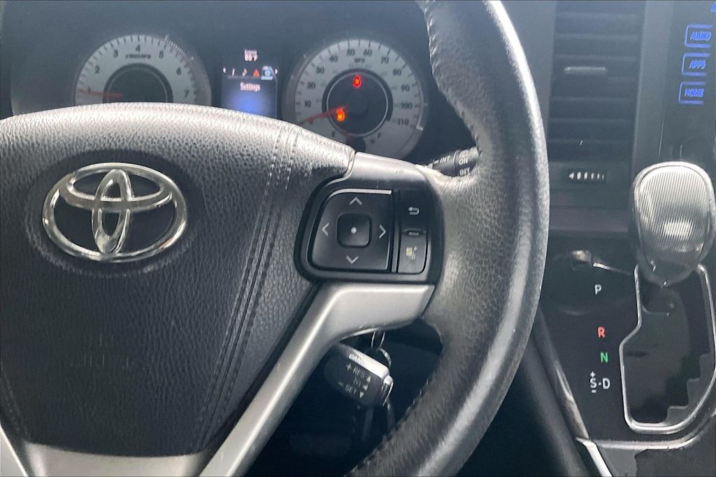 Thumbnail: 2016 Toyota Sienna - 25