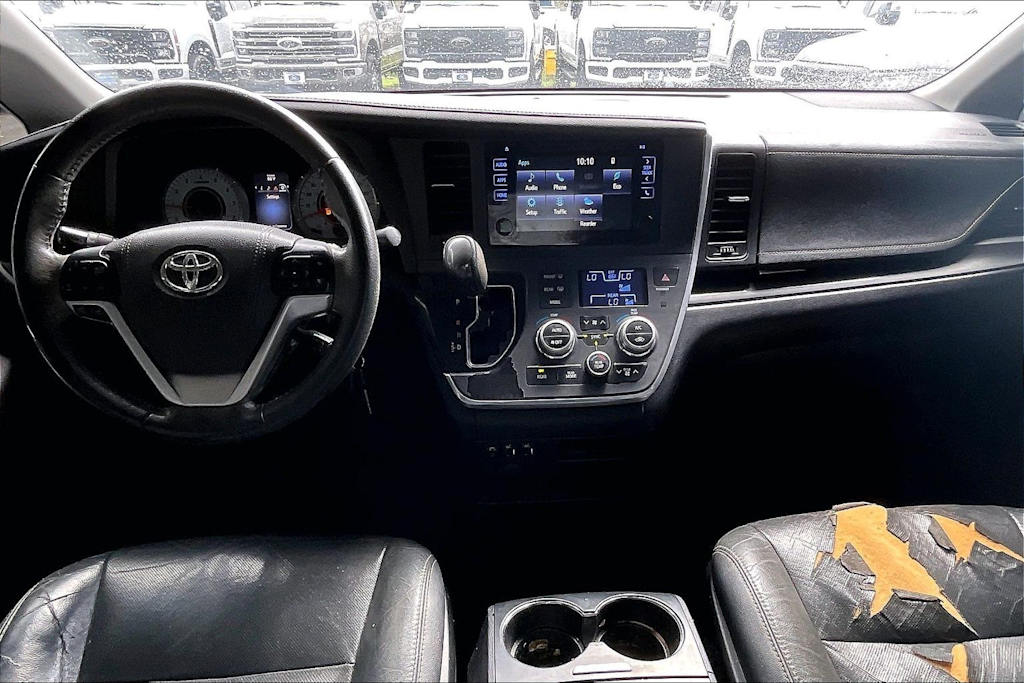 Thumbnail: 2016 Toyota Sienna - 10
