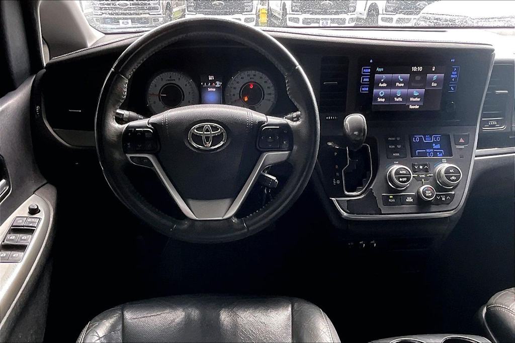 Thumbnail: 2016 Toyota Sienna - 14
