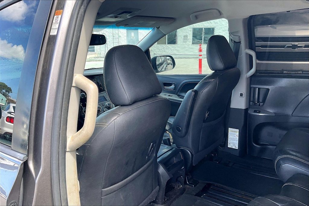 Thumbnail: 2016 Toyota Sienna - 13
