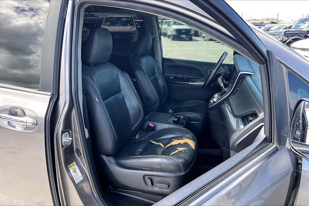 Thumbnail: 2016 Toyota Sienna - 12
