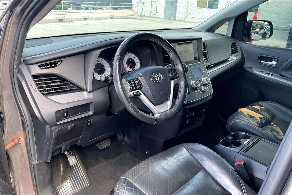 Thumbnail: 2016 Toyota Sienna - 2